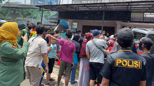 Potret Rumah Tertimpa Crane di Depok, Ada Bocah Tertimbun