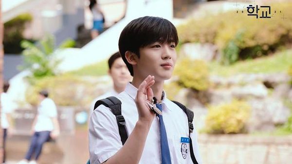 Transformasi Kim Yo Han Jadi Anak Sekolahan di School 2021