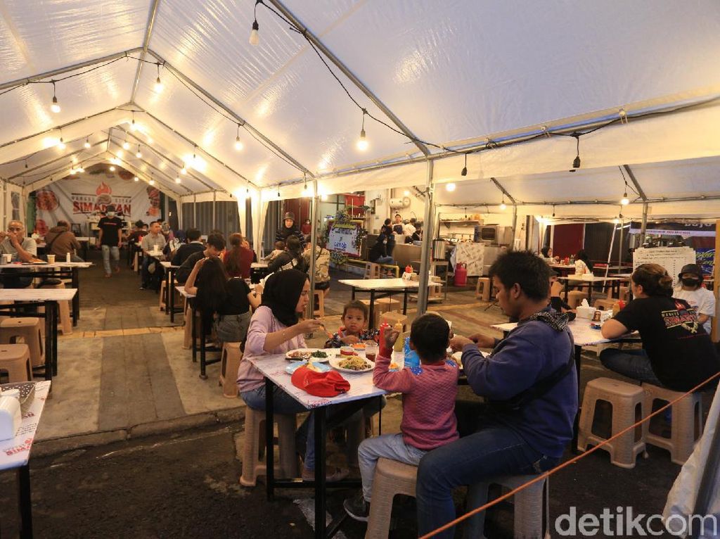 Wisata Kuliner Malam yang Seru di Jalan Lengkong Kecil Bandung