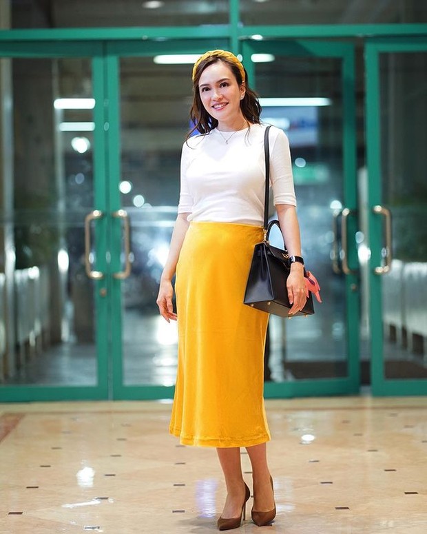 Shandy Aulia dengan Tas Hermès Warna Hitam