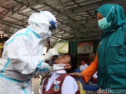 Antisipasi Klaster COVID-19, Pelajar di Bandung Mulai Jalani Tes PCR