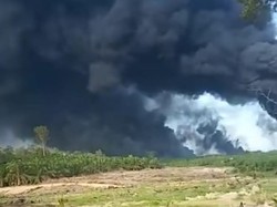 2 Pekan Berlalu, Semburan Api di Sumur Minyak Ilegal Sumsel Belum Padam