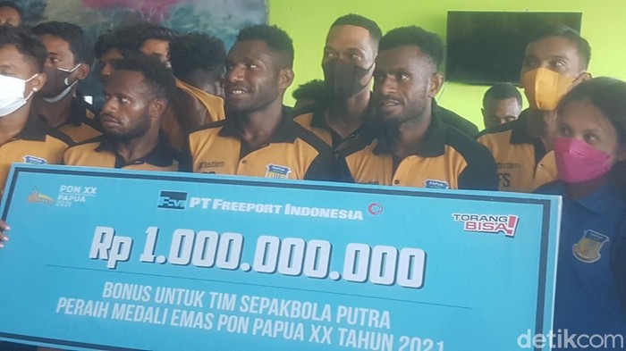 Tim Sepakbola Putra Papua menerima bonus Rp 1 miliar dari Freeport