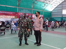 353 Bidan Desa di Sidoarjo Bantu Percepatan Vaksinasi Lansia