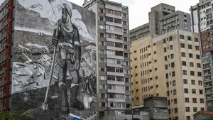 Aktivis Lingkungan Bikin Mural Raksasa dari Abu Kebakaran Hutan
