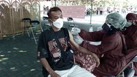Ini Foto Hitam Putih atau Berwarna? Jangan Kaget Sama Ilusi Optik Ini