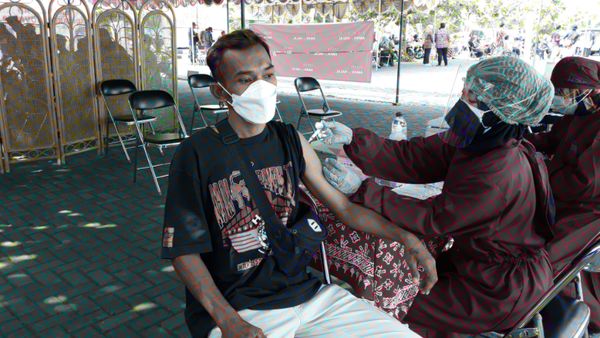 Ini Foto Hitam Putih atau Berwarna? Jangan Kaget Sama Ilusi Optik Ini