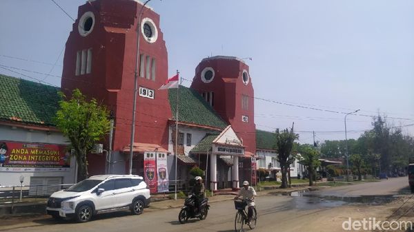 Melihat Lebih Dekat Gaya Arsitektur Menara Kembar Kuno di Pekalongan