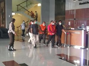 Penampakan Bupati Muba Dodi Alex Noerdin Diborgol-Berompi Tahanan KPK Penampakan Bupati Muba Dodi Alex Noerdin Diborgol-Berompi Tahanan KPK