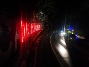Malam Minggu, Jalur Cadas Pangeran Sumedang Macet Panjang Malam Minggu, Jalur Cadas Pangeran Sumedang Macet Panjang