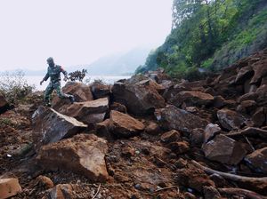 Sempat Tertimbun Reruntuhan, 2 Korban Gempa M 4,8 Bali Selamat