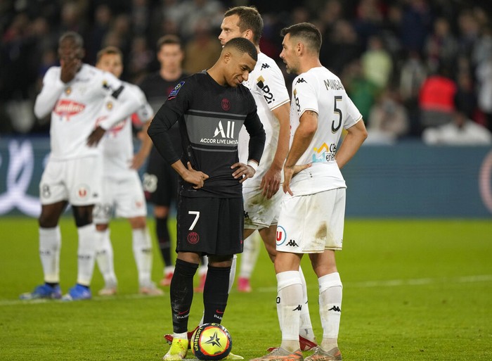 Kylian Mbappe PSG's Kylian Mbappe, centre left, and Angers' Thomas Mangani during the French League One soccer match between Paris Saint-Germain and Angers at the Parc des Princes in Paris, France, Friday, Oct. 15, 2021. (AP Photo/Francois Mori)