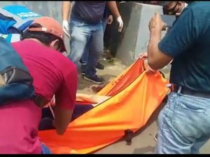 Mayat Perempuan Tergeletak di Tol Sedyatmo, Wajah Berlumur Darah Mayat Perempuan Tergeletak di Tol Sedyatmo, Wajah Berlumur Darah