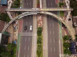 Melihat Pembangunan JPO Kapal Pinisi dari Udara