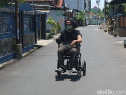 Kreatif! Pemuda Kudus Ini Ciptakan Kursi Roda Elektrik Berkendali Joystick