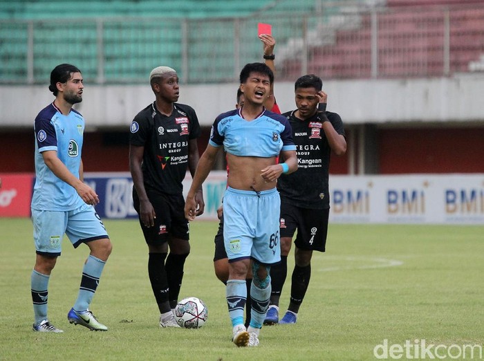 Persela Lamongan dan Madura United saling berbagi poin. Laga di pekan ketujuh BRI Liga 1 2021 ini berakhir imbang 2-2.