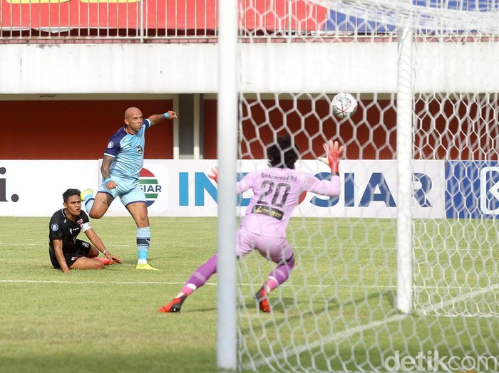 Persela Lamongan dan Madura United saling berbagi poin. Laga di pekan ketujuh BRI Liga 1 2021 ini berakhir imbang 2-2.