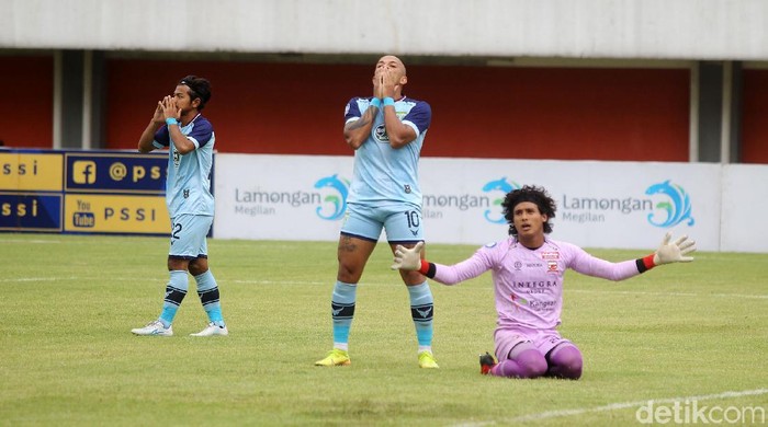 Persela Lamongan dan Madura United saling berbagi poin. Laga di pekan ketujuh BRI Liga 1 2021 ini berakhir imbang 2-2.