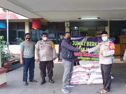 Polsek Jagakarsa Bantu Korban Kebakaran Bima NTB