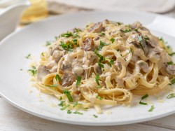 Resep Spaghetti Saus Jamur Creamy yang Enak Buat Makan Siang