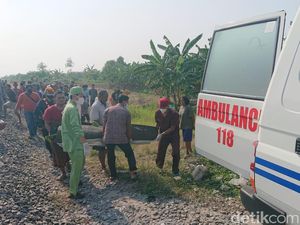 Terobos Perlintasan, Pengendara Motor Roda 3 di Lamongan Tewas Tertabrak KA