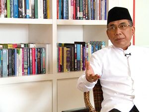Yahya Staquf Respons Said Aqil soal Banyak Warga NU Miskin Yahya Staquf Respons Said Aqil soal Banyak Warga NU Miskin
