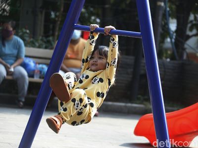 Akhir Pekan, Ruang Terbuka di Bekasi Ramai Didatangi Anak-anak