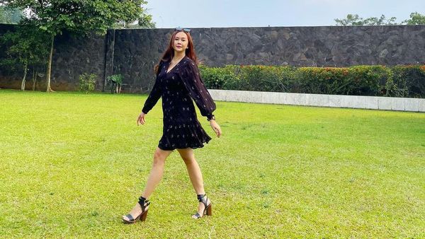 Masih Jomlo, Aura Kasih Siap Buka Hati Termasuk Buat Bule