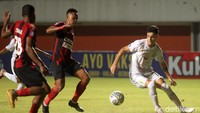 Meski laga dikuasai Persebaya, justru Persipura yang mencetak gol pembuka pada menit ke-53. Ricky Kayame sukses menyambar bola mentah tendangan Henrique Motta yang membawa Persipura unggul 1-0.