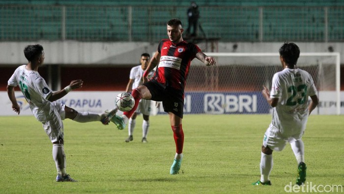 Bajul Ijo Lumat 'Mutiara Hitam' Persipura Jayapura Persebaya Surabaya mengalahkan Persipura Jayapura 3-1. Meski menang, Bajul Ijo sempat tertinggal lebih dulu pada pekan ketujuh BRI Liga 1, Sabtu (16/10/2021).