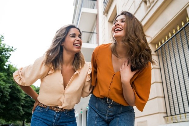 Jangan ragu menawarkan bantuan kepada mereka.