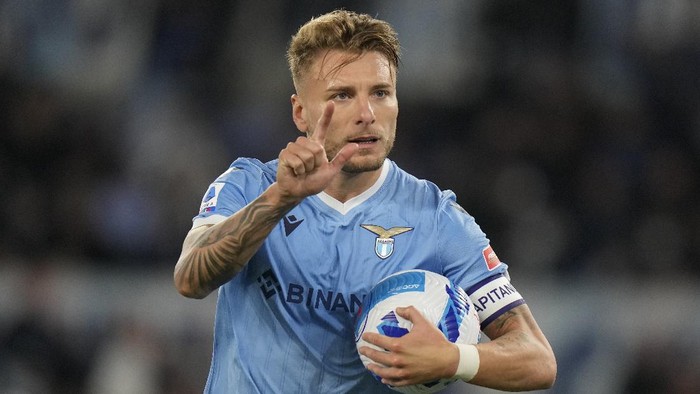 Lazios Ciro Immobile celebrates after scoring his sides opening goal during the Serie A soccer match between Lazio and Inter Milan at Romes Olympic stadium, Saturday, Oct. 16, 2021. (AP Photo/Alessandra Tarantino)