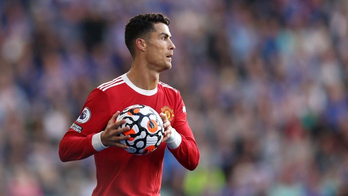LEICESTER, ENGLAND - OCTOBER 16: Cristiano Ronaldo of Manchester United during the Premier League match between Leicester City and Manchester United at The King Power Stadium on October 16, 2021 in Leicester, England. (Photo by Alex Pantling/Getty Images)