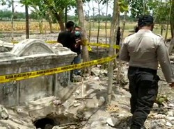 2 Kuburan China di Bojonegoro Dibongkar Orang Tak Dikenal
