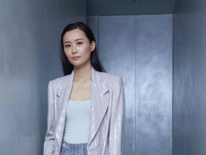 10 Potret Fala Chen, Ratu Kecantikan Bintang Shang-Chi Rela Belajar Tai Chi 10 Potret Fala Chen, Ratu Kecantikan Bintang Shang-Chi Rela Belajar Tai Chi