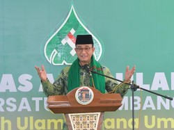 Hadiri Munas Alim Ulama PPP, Anies Diberi Tasbih dan Surban Hijau