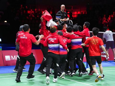 Indonesia berhasil menjuarai Piala Thomas 2020 usai mengalahkan China 3-0. Puasa gelar dua dekade Merah-Putih di ajang ini berakhir sudah.