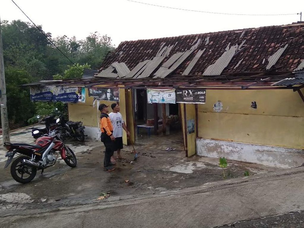 24 Rumah Rusak-Roboh Dampak Hujan Es Madiun, Kerugian Ditaksir Puluhan Juta Rupiah