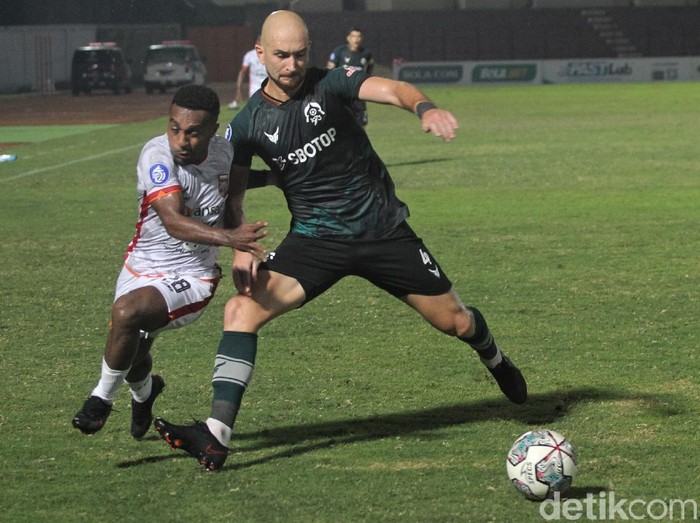 Persikabo 1973 berhasil menundukan Borneo FC saat bertanding di Stadion Sultan Agung, Bantul, Yogyakarta. Persikabo unggul dengan skor 3-0.