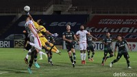 Persikabo berhasil memimpin permainan hingga peluit penanda akhir babak pertama dibunyikan.