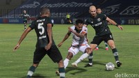 Usai turun minum, Persikabo kembali menambah skor lewat Firza Andika pada menit ke-46.