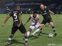 Usai turun minum, Persikabo kembali menambah skor lewat Firza Andika pada menit ke-46.