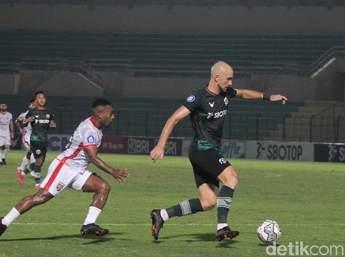 Persikabo 1973 berhasil menundukan Borneo FC saat bertanding di Stadion Sultan Agung, Bantul, Yogyakarta. Persikabo unggul dengan skor 3-0.