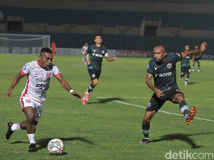 Persikabo 1973 berhasil menundukan Borneo FC saat bertanding di Stadion Sultan Agung, Bantul, Yogyakarta. Persikabo unggul dengan skor 3-0.