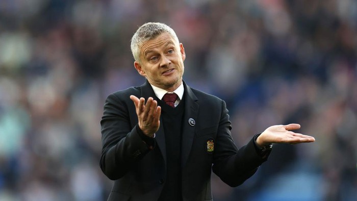 LEICESTER, ENGLAND - OCTOBER 16: Manchester United Manager, Ole Gunnar Solskjaer gestures at full-time during the Premier League match between Leicester City and Manchester United at The King Power Stadium on October 16, 2021 in Leicester, England. (Photo by Alex Pantling/Getty Images)