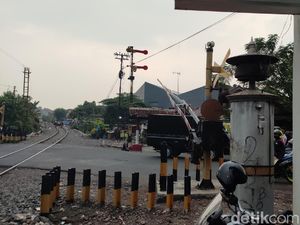 Petaka Penjaga Pelintasan Terlelap Berujung Bus Tertabrak KA di Jember