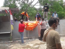 Mayat Wanita Berdaster Merah Ditemukan Mengambang di Kali Angke Tangerang