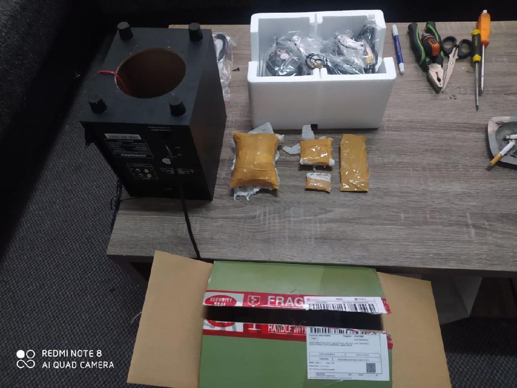 Modus Penyelundupan Narkoba Lewat Paket, Kali Ini Dimasukkan Speaker Modus Penyelundupan Narkoba Lewat Paket, Kali Ini Dimasukkan Speaker