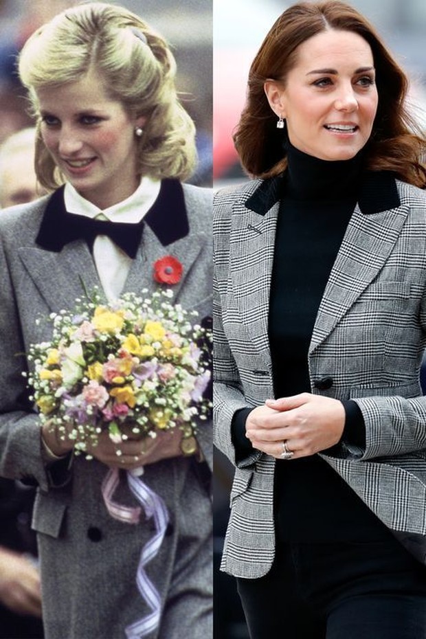 Memakai blazer berwarna senada tapi dengan sentuhan berbeda.