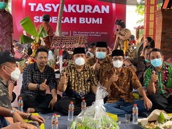 Sedekah Bumi, Ketua DPRD Surabaya Ajak Masyarakat Perkuat Gotong Royong